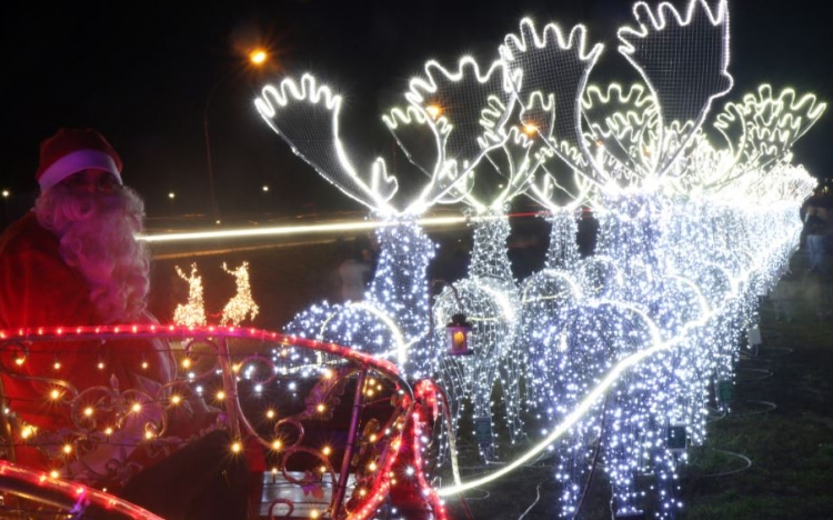 Szerencs: Az ország legnagyobb karácsonyi világító szarvasfogatát készítették el