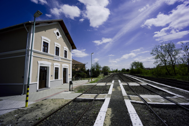 Újabb vasútállomások szépültek meg a Magyar Falu Programban