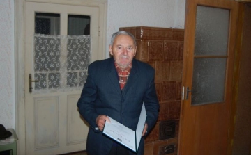 Kovács Sándort 90. születésnapján köszöntötték az önkormányzat dolgozói