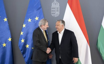 Orbán Viktor Johannes Hahn uniós biztossal tárgyalt