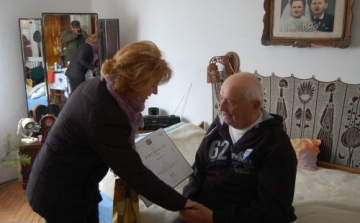 Nagy Ernőt 90. születésnapja alkalmából köszöntötték az önkormányzat munkatársai