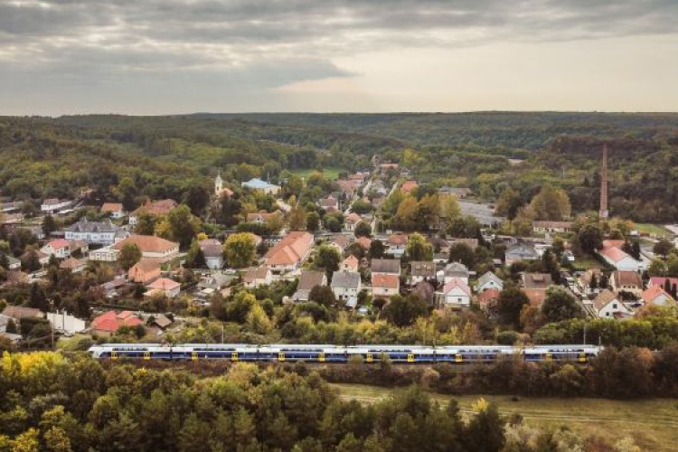 Október 18-tól már a Budapest–Újszász–Szolnok vasútvonalon is közlekedik a KISS