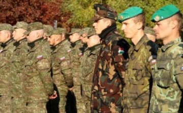 Cseh és szlovák katonákat köszöntenek Hódmezővásárhelyen