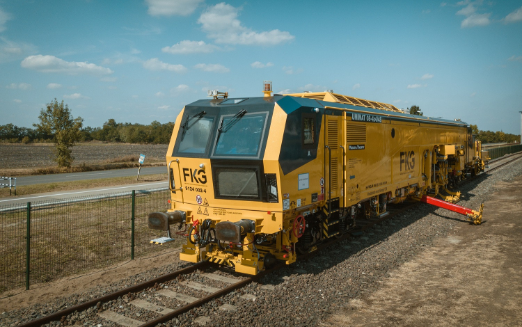 Vasútépítő munkagépek érkeztek a MÁV FKG-hoz