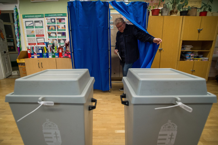 Szavazni csak személyazonosító igazolvánnyal és lakcímkártyával lehet