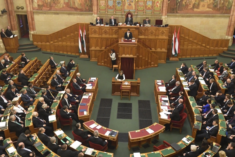 A 2016-os zárszámadásról döntenek ma a parlamenti képviselők 