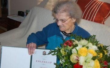 Laki Lajosné Anna nénit 90. születésnapján köszöntötték az önkormányzat dolgozói