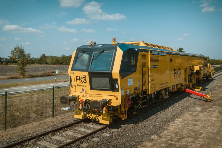Vasútépítő munkagépek érkeztek a MÁV FKG-hoz