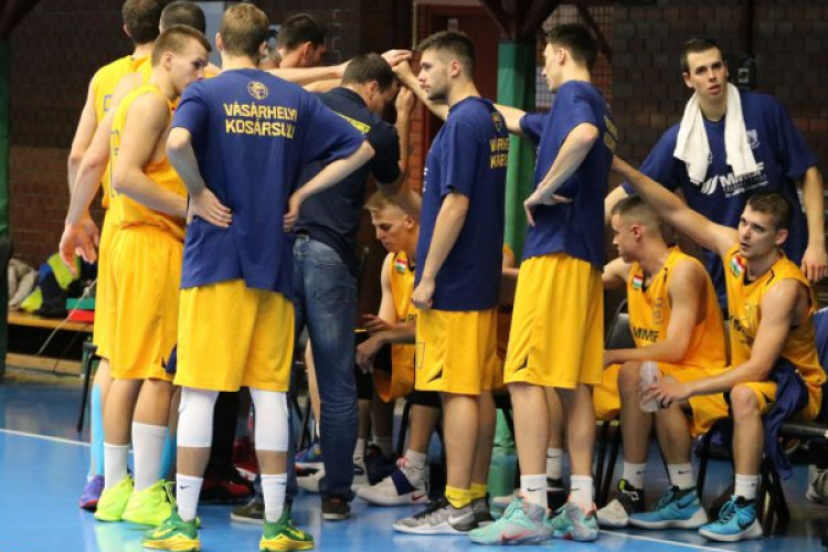 Utoljára hazai pályán a szezonban a felnőtt kosarasok
