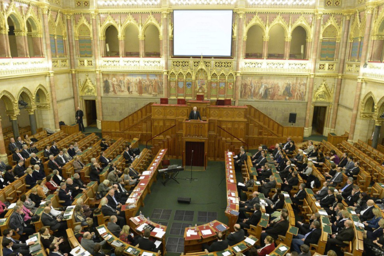 A kormányt kérdezik a képviselők