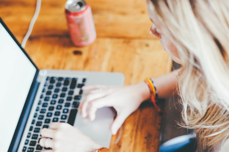 Több olyan weboldalt is talált a rendőrség, ahol fertőzés elleni csodaszert árulnak csalók