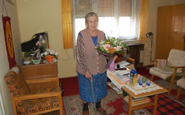 Rostás Imréné Margit nénit 90. születésnapján köszöntötték az önkormányzat dolgozói