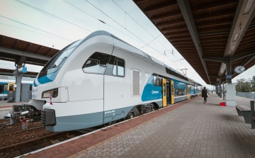 November 30-ától már hat emeletes vonat szállítja az utasokat az elővárosi forgalomban