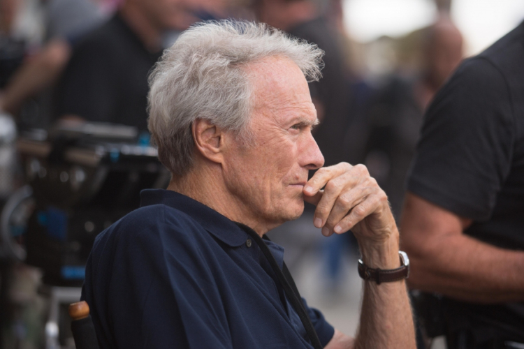 Clint Eastwood filmje forgalmazásának felfüggesztését kérték