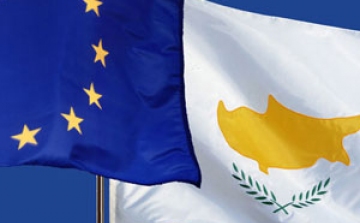 Megvan a ciprusi megállapodás, a kisbetétekre nem vetnek ki adót 