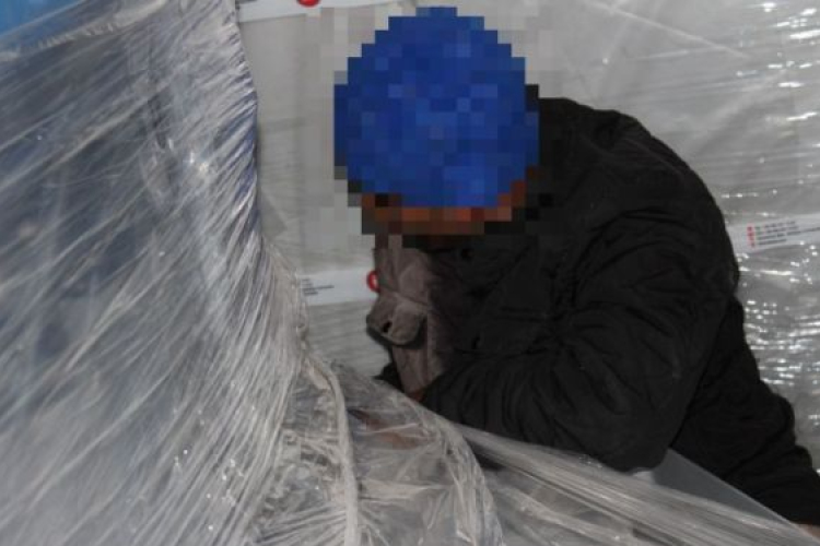  Fémszerelvények között rejtőztek