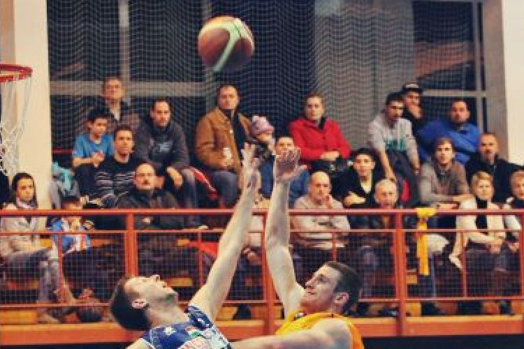 RAGYOGÓAN HELYTÁLLT A VÁSÁRHELY