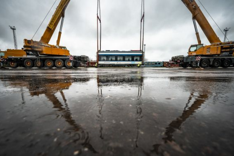 Már Magyarországon a harmadik vasút-villamos