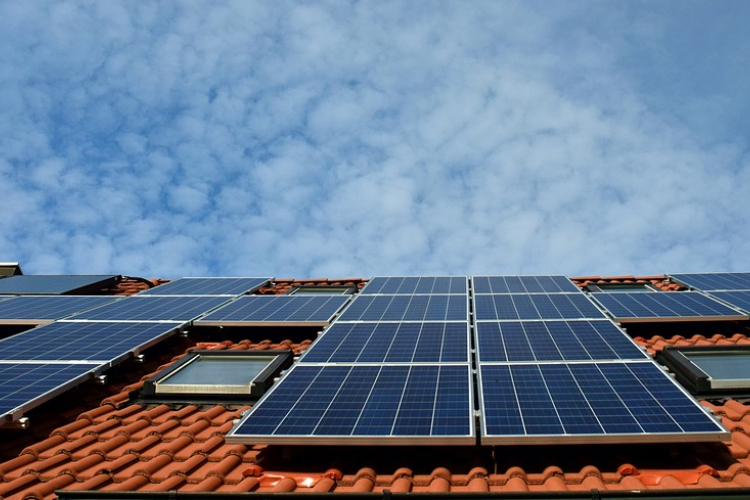 Sokan csökkentenék napelemmel az energiaköltségeiket
