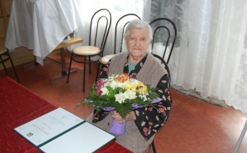 Kovács Jánosné Julianna nénit 90. születésnapján köszöntötték