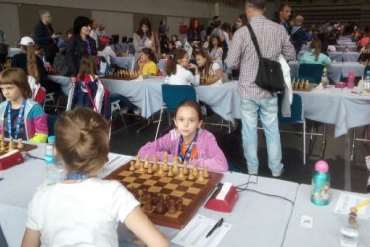 Márkus Molli ezüstérmet szerzett az ifjúsági sakk Európa-bajnokságon