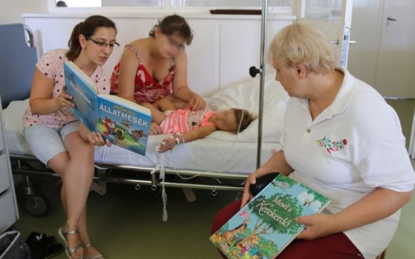 80 gyermekkórház kap újabb mesekönyveket