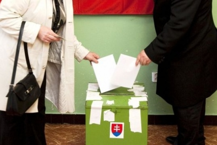 Középfokú végzettséghez kötik a polgármesterséget Szlovákiában