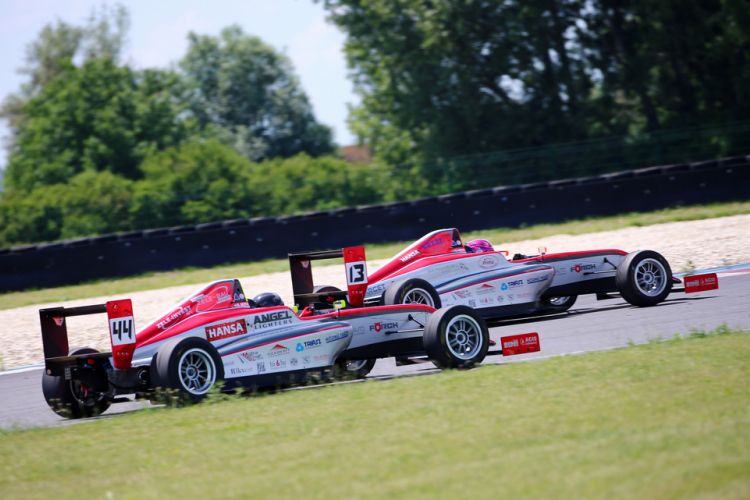 A második hazai pályán