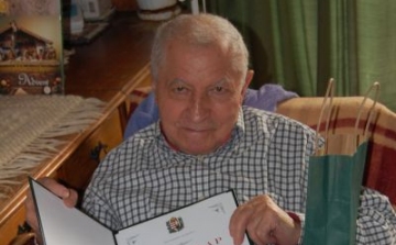 Bacsa Andrást 90. születésnapján köszöntötték az önkormányzat dolgozói