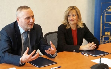 Együttműködési megállapodást kötött a MÁV-csoport és a győri Széchenyi István Egyetem