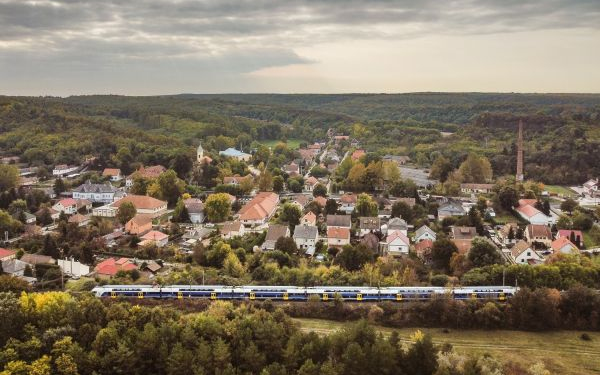 Október 18-tól már a Budapest–Újszász–Szolnok vasútvonalon is közlekedik a KISS