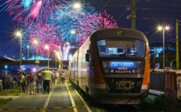 Az augusztus 20-ai ünnephez igazodik a vonatok közlekedési rendje - Késő esti vonatok is segítik a hazajutást