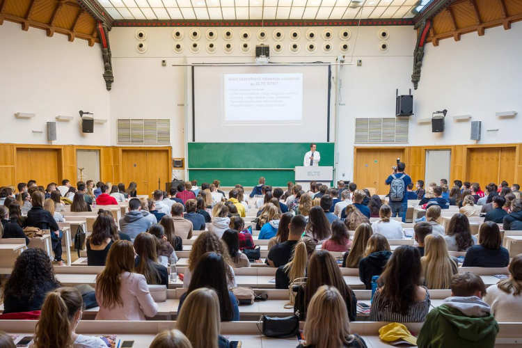 Százezernél többen kezdhetik meg felsőfokú tanulmányaikat szeptemberben