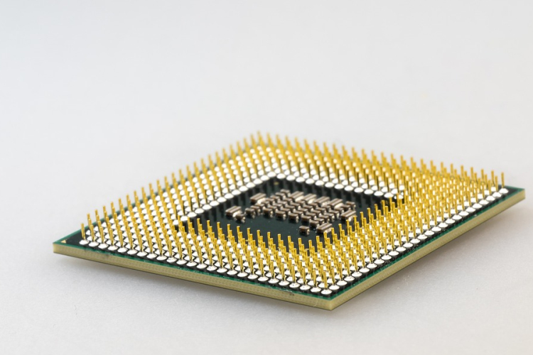 Legalább a jövő év közepéig tart a globális chiphiány