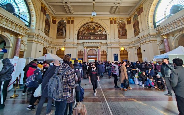 A Záhonyból induló humanitárius különvonatok a Keleti pályaudvarra érkeznek