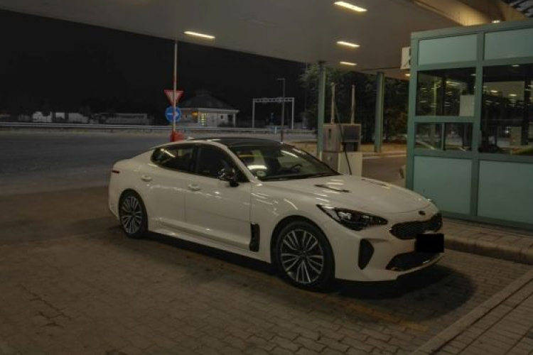 Körözött luxusautó Röszkén