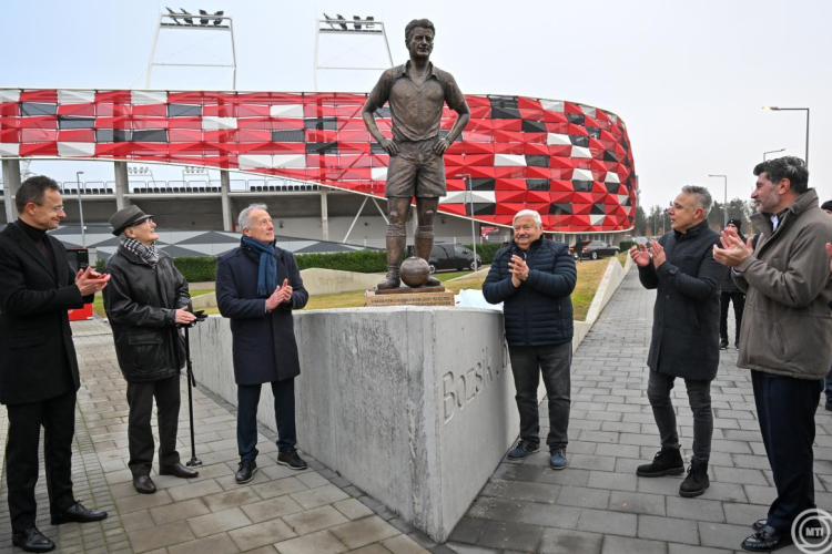 Felavatták Bozsik József egész alakos bronzszobrát