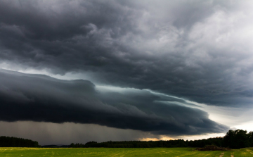 Vasárnap országszerte heves esőzések várhatók