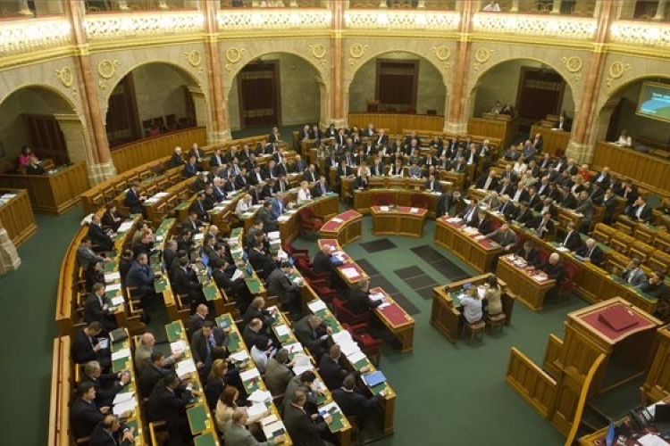 Kétnapos üléssel kezdi meg őszi ülésszakát a parlament