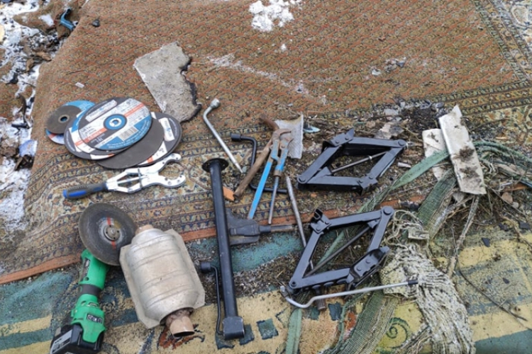 Katalizátorokra szakosodott testvérpárt fogtak el