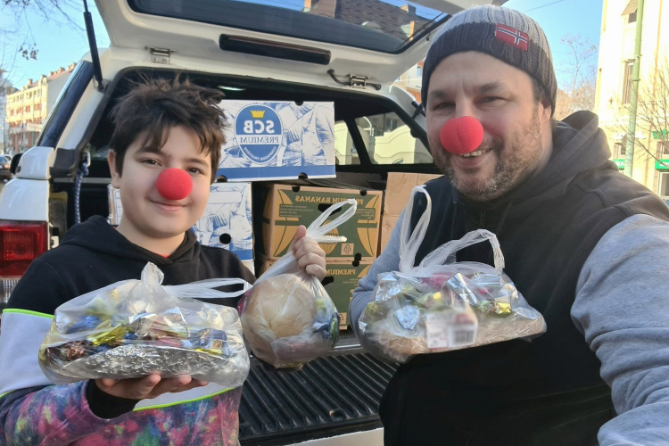 Bohócdoktorok tömik meg a szeretetládákat