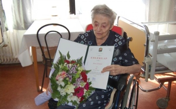 Barta Zoltánné Franciska nénit 95. születésnapján köszöntötték az önkormányzat dolgozói