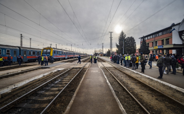 Szolidaritási jeggyel, díjmentesen utazhatnak az ukrajnai menekültek