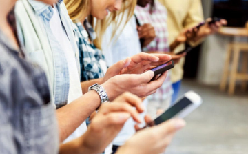 Csökkent az okostelefonok globális eladása az idei elő negyedévben