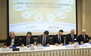 Hatoldalú együttműködés Debrecen térségének közösségi közlekedésfejlesztése érdekében