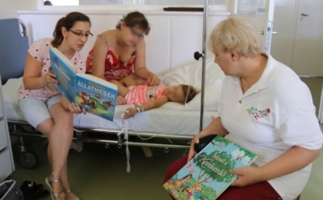 80 gyermekkórház kap újabb mesekönyveket