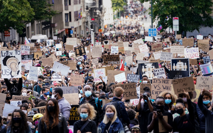 Vízágyút is bevezetettek belga rendőrök a rájuk támadó tüntetőkkel szemben Brüsszelben