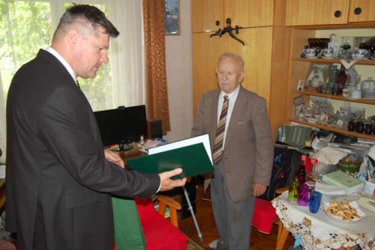 Dr. Kovács Péter Pált 95. születésnapján köszöntötték az önkormányzat dolgozói