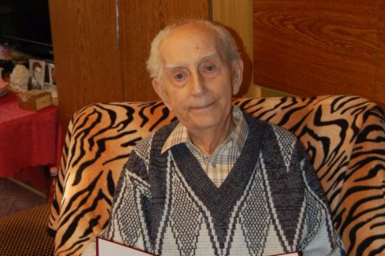 Károlyi Lászlót 90. születésnapján köszöntötték az önkormányzat dolgozói