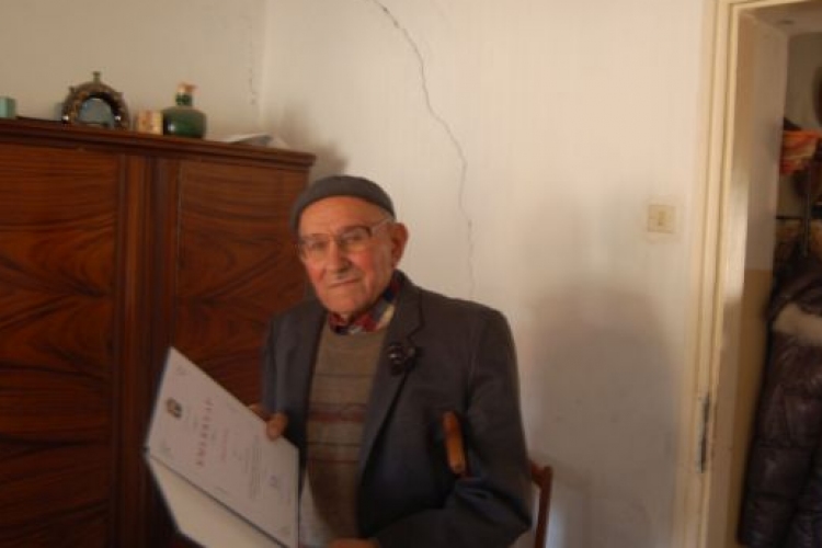 Angyal Ferencet 95. születésnapján köszöntötték az önkormányzat dolgozói